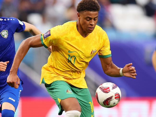 AL WAKRAH, QATAR - JANUARY 23: Kusini Yengi of Australia controls the ball whilst under pressure from Odiljon Hamrobekov of Uzbekistan during the AFC Asian Cup Group B match between Australia and Uzbekistan at Al Janoub Stadium on January 23, 2024 in Al Wakrah, Qatar. (Photo by Robert Cianflone/Getty Images)