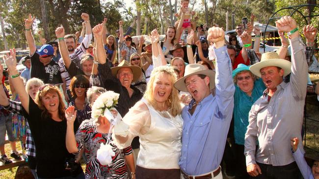 Jason Graham and Kelly Grosse were married at the Gympie Music Muster on August 29, 2009.