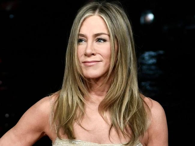 US Actress Jennifer Aniston poses as she arrives for the Premiere of the movie Murder Mystery 2 released by Netflix, in Paris, on March 16, 2023. (Photo by STEPHANE DE SAKUTIN / AFP)