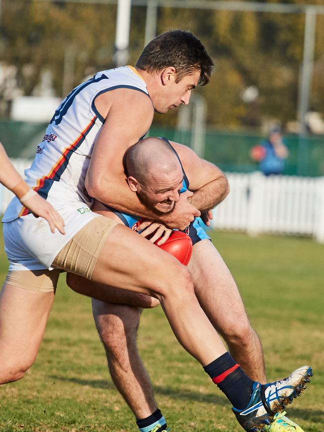 Pat Wilson gets a head of Zane Kirkwood. Picture: Matt Loxton/AAP