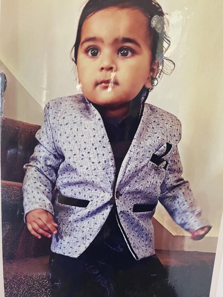 Blackburn South tree fall: 4 year old boy Ayan Kapoor dies in hospital ...