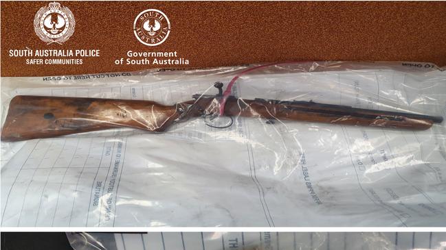 A sawn-off rifle found by police. Photo: SA Police