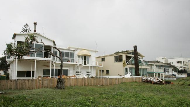 189 Hedges Avenue Mermaid Beach (left) and the two adjacent properties; 191 Hedges Avenue and 193 Hedges Avenue were demolished to build the new home.