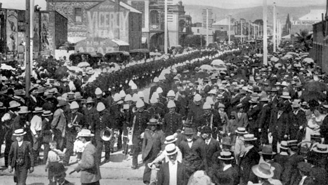 The funeral cortege for Constable William Hyde on Carrington St on Wednesday, January 6, 1909.