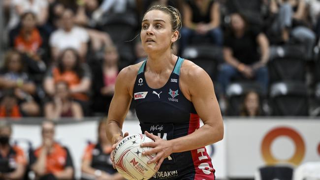 Liz Watson in action for the Vixens. Photo: Nigel Owen