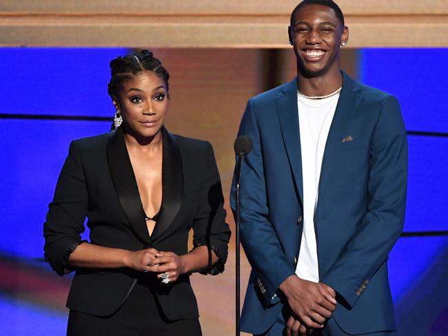 American actor Tiffany Haddish and New York Knicks draft star RJ Barrett present an award.