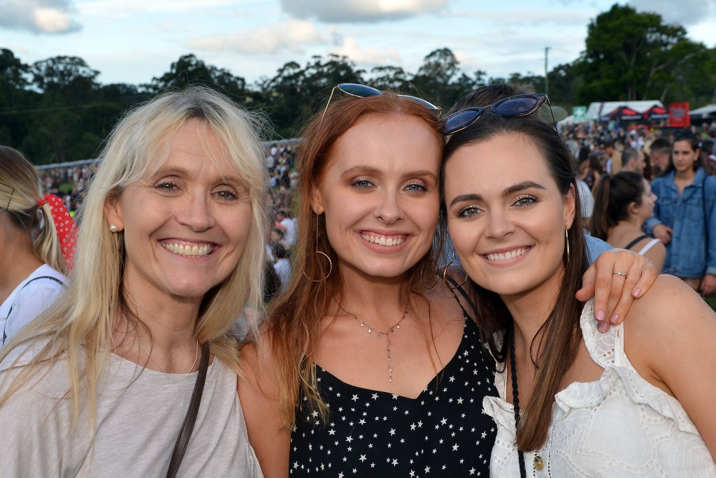 Big Pineapple Music Festival. Helen, Gee and Margaret Greig.