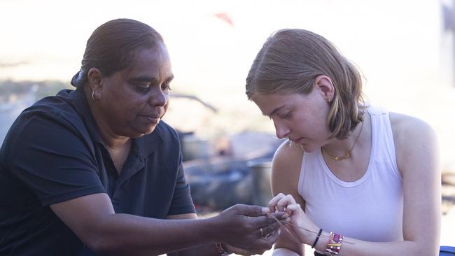 BARUNGA, AUSTRALIA - NewsWire Photos - JUNE 08, 2024: Fiona Anderson and weaving pupil Kathryn MCarty from Wyoming USA as the annual Barunga Festival, 375 km south of Darwin as the community of Barunga opens its doors to the world in a celebration of Culture, Sport and Art Picture: NewsWire / Glenn Campbell