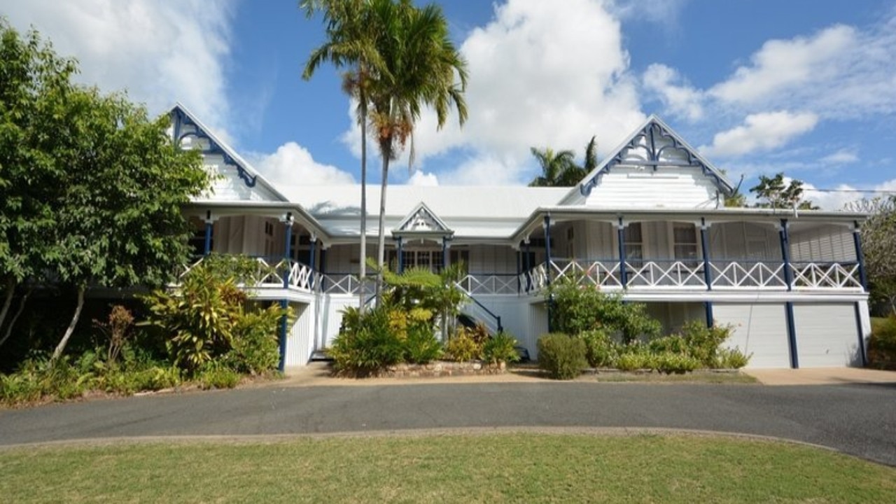 Historic-home owners battle to demolish 160-year-old house