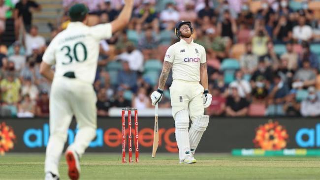 Ben Stokes was brilliantly caught by Nathan Lyon for 4.