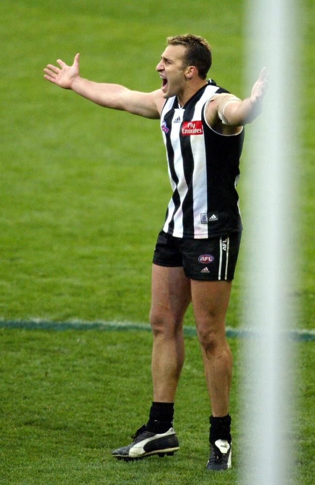 Anthony Rocca complains about a disallowed goal in the 2002 grand final.