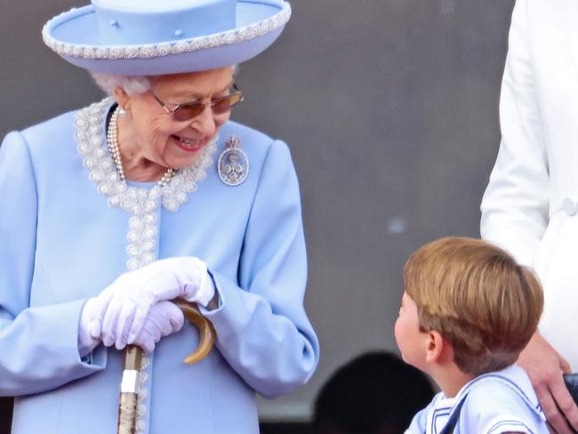 LONDON, ENGLAND - JUNE 02:  (L-R)  Prince Charles, Prince of Wales, Queen Elizabeth II, Prince Louis of Cambridge and Catherine, Duchess of Cambridge on the balcony of Buckingham Palace during the Trooping the Colour parade on June 02, 2022 in London, England. The Platinum Jubilee of Elizabeth II is being celebrated from June 2 to June 5, 2022, in the UK and Commonwealth to mark the 70th anniversary of the accession of Queen Elizabeth II on 6 February 1952.  (Photo by Chris Jackson/Getty Images)