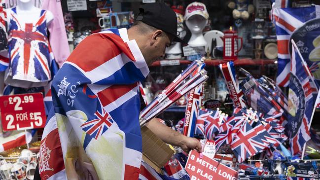 A worker prepares a Platinum Jubilee themed display outside a shop on May 31. Picture: Getty Images