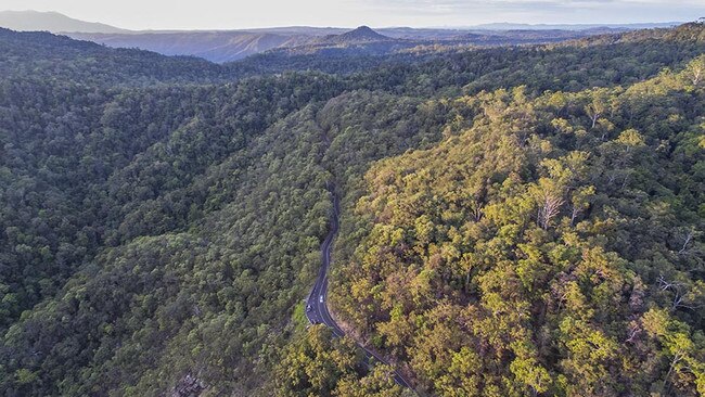 Gillies Highway weaves across the Gillies Range