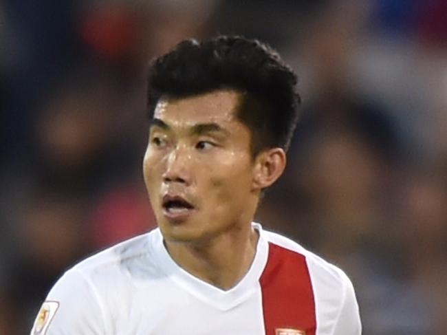 This photo taken on January 18, 2015 shows Zheng Zhi of China playing during their Group B football match against North Korea in the AFC Asian Cup in Canberra. China's hopes of prolonging their Asian Cup run and upsetting Australia in the quarter-finals have been dealt a blow after captain Zheng Zhi went down with a back injury while playing against North Korea. AFP PHOTO / Peter PARKS --IMAGE RESTRICTED TO EDITORIAL USE - STRICTLY NO COMMERCIAL USE