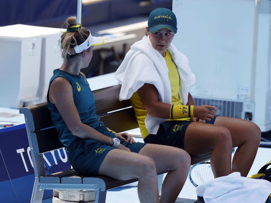 Ash Barty and Storm Sanders during practice. Picture: Alex Coppel.