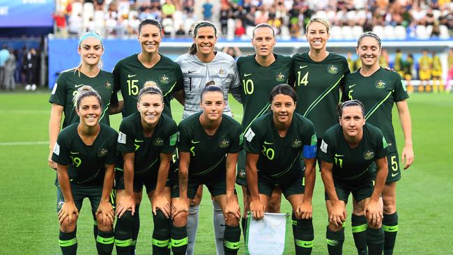 Kerr (front row, second from right) and De Vanna (front row, far right) ahead of a 2019 Women's World Cup match in France. (Photo by Jean-Pierre Clatot / AFP)