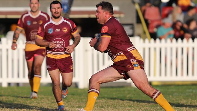 Former NRL player Josh Starling charges onto the ball. Picture: Steve Montgomery/Ourfootyteam