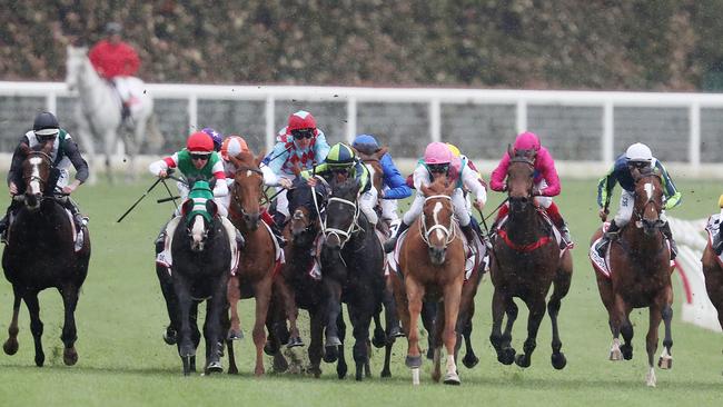 Mer De Glace (red cap) makes his move. Picture: Micheal Klein