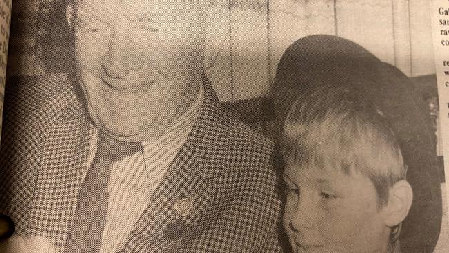 World War I veteran Stanley Owen, who signed up in 1914 and was a member of the 4th Light Horse Regiment pictured on Anzac Day 1985 with his great nephew Fraser Wright.