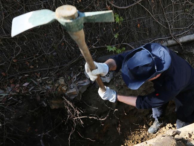 Bayview search concludes Monday, 17 September 2018 04:08:53 PM A forensic examination and search of the former home of Lynette Dawson at Bayview has concluded.The operation, conducted as part of ongoing investigations into the suspected murder of Lynette Dawson, commenced last Wednesday (12 September 2018) and concluded today (Monday 17 September 2018).Police have not located Lynette’s remains or any items of interest to the investigation.Detectives from the Homicide Squad’s Unsolved Homicide Unit established Strike Force Scriven in 2015 to re-investigate Lynette’s disappearance and are committed to providing answers to her family.