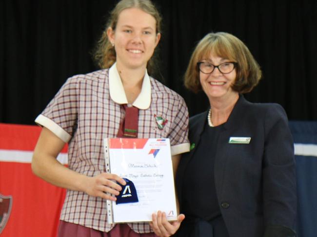 Saint Mary’s Catholic College 2023 The Ampol Best All Rounder award. Eleanor Schick and College Principal Carmel O’Brien.