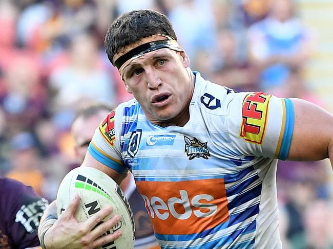 Jarrod Wallace  of the Titans gets into space during the Round 13 NRL match between the Brisbane Broncos and the Gold Coast Titans at Suncorp Stadium in Brisbane, Sunday, June 9, 2019. (AAP Image/Dave Hunt) NO ARCHIVING, EDITORIAL USE ONLY