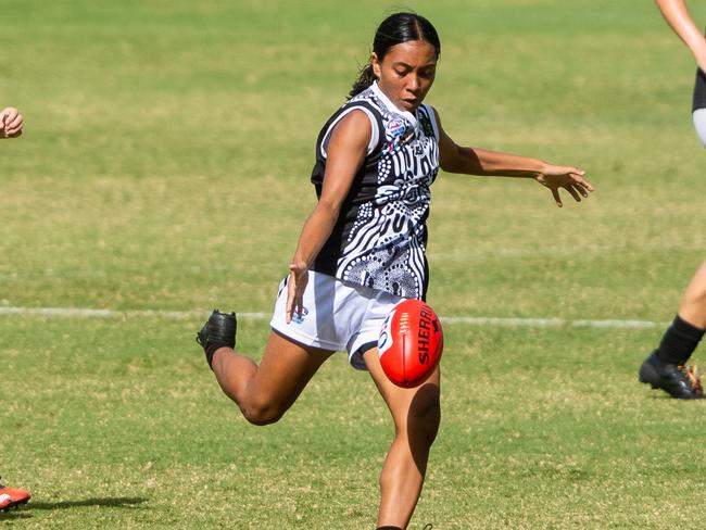 Darwin Buffettes take on the Palmerston Magpies at TIO Stadium, Darwin. Iesha Ronberg with a look down the centre.Picture: Che Chorley