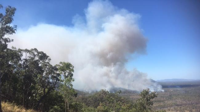 Homes under threat by Hervey Range fire | Townsville Bulletin