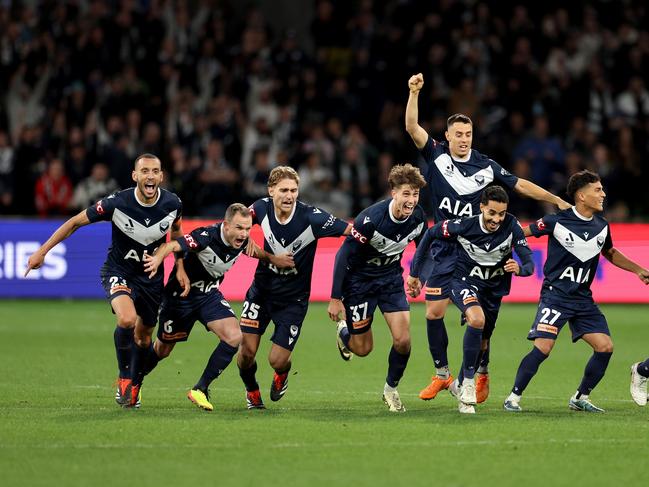 MELBOURNE, AUSTRALIA - MAY 05: Victory celebrate after they defeated Melbourne City in a penalty shootout during the A-League Men Elimination Final match between Melbourne Victory and Melbourne City at AAMI Park, on May 05, 2024, in Melbourne, Australia. (Photo by Jonathan DiMaggio/Getty Images)