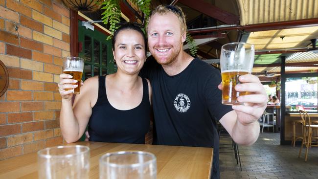 Baysiders Jasmine Byron and Drew Hodges enjoy a beer at the Manly Hotel. (AAP Image/Renae Droop)