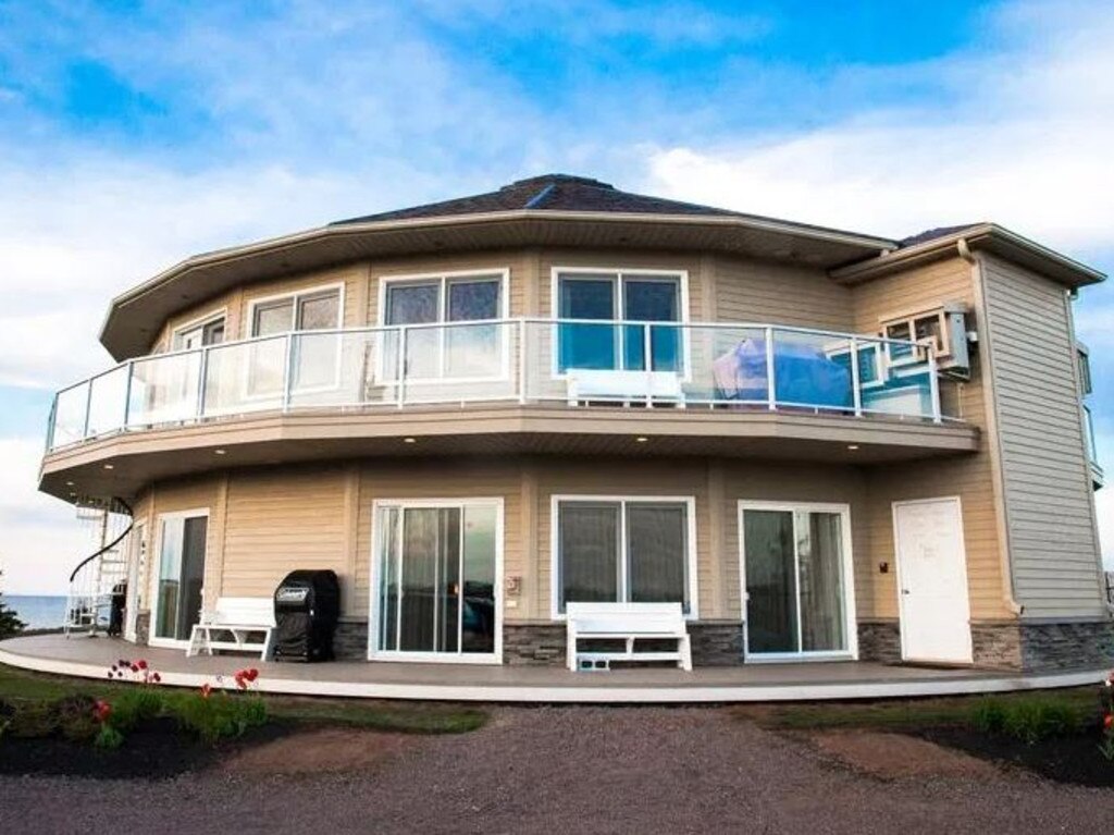 This holiday house in Canada spins to provide 360 degree views. Picture: Around the Sea