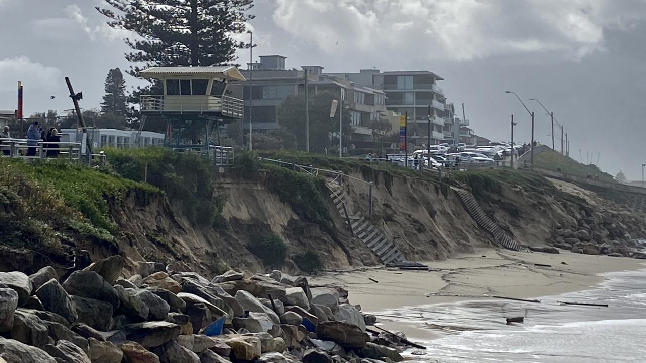 Crane to remove North Cronulla lifeguard tower, Sutherland Shire ...