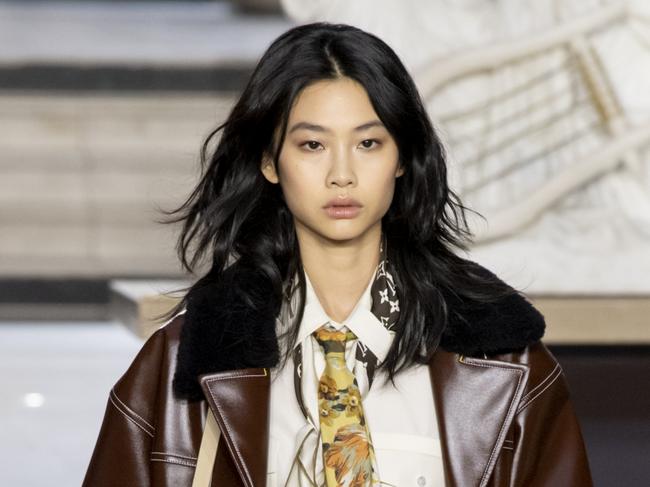 PARIS, FRANCE - MARCH 07: (EDITORIAL USE ONLY - For Non-Editorial use please seek approval from Fashion House) HoYeon Jung walks the runway during the Louis Vuitton Womenswear Fall/Winter 2022-2023 show as part of Paris Fashion Week on March 07, 2022 in Paris, France. (Photo by Kristy Sparow/Getty Images)