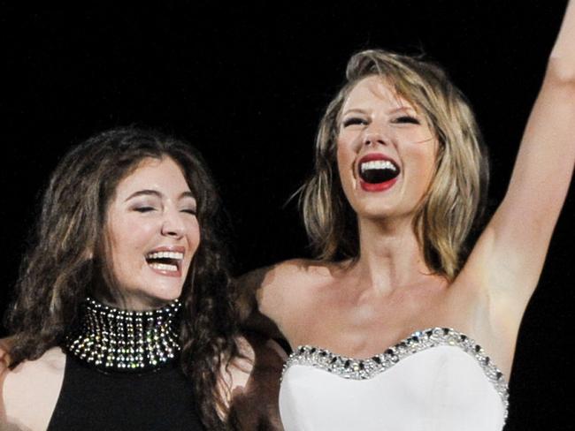 WASHINGTON, DC - JULY 13: Taylor Swift and Lorde perform onstage during The 1989 World Tour Live at Nationals Park on July 13, 2015 in Washington DC. (Photo by Kris Connor/LP5/Getty Images for TAS)