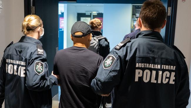 Australian Federal Police escort Chung Chak Lee at Melbourne Airport. Picture: Supplied.