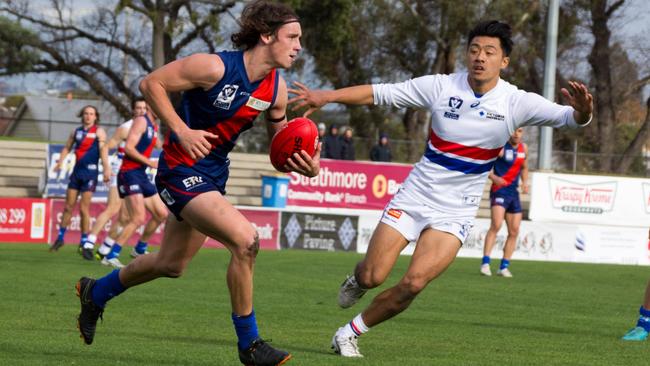 Marcus Lentini takes on Lin Jong. Picture: Eleanor Armstrong