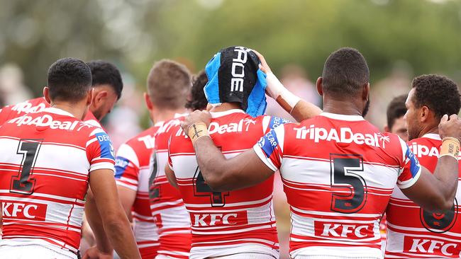 MUDGEE, AUSTRALIA - FEBRUARY 18: The Dragons players are seen during a drinks break due to hot weather during the NRL Trial and Charity Shield match between St George Illawarra Dragons and South Sydney Rabbitohs at Glen Willow Sporting Complex on February 18, 2023 in Mudgee, Australia. (Photo by Mark Kolbe/Getty Images)