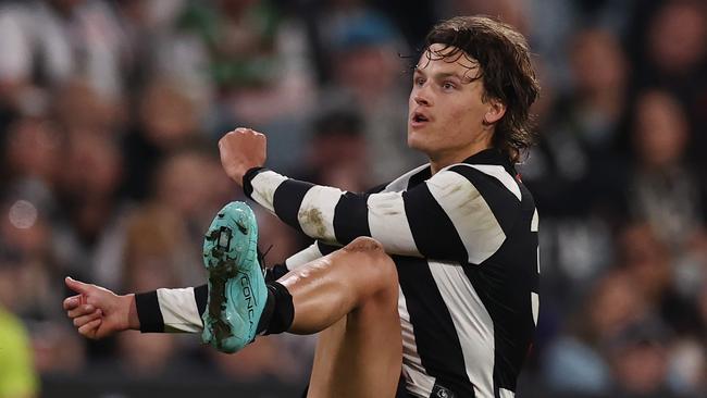 MELBOURNE. 14/05/2023.  AFL. Round 9. Collingwood vs GWS Giants at the MCG.  Jack Ginnivan of the Magpies kicks at goal during the 4th qtr.    .  Pic: Michael Klein