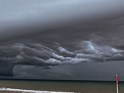 An apocalyptic scene at a beach in Florida. Picture: Facebook/Andrew Farnam