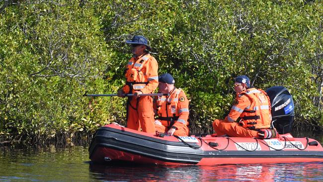 SES search Belongil Creek in the search for any clues about Theo’s disappearance.