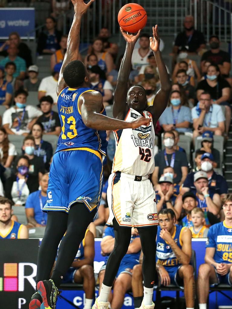 Bul Kuol of the Taipans shoots the ball (Photo by Jono Searle/Getty Images)