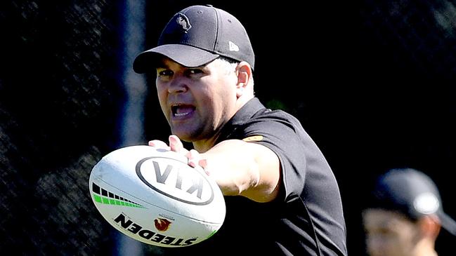 BRISBANE, AUSTRALIA - JULY 29: Coach Anthony Seibold gives instructions to his players during a Brisbane Broncos NRL training session at the Clive Berghofer Centre on July 29, 2020 in Brisbane, Australia. (Photo by Bradley Kanaris/Getty Images)