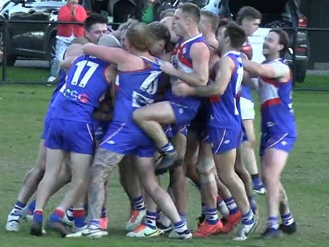 North Heidelberg celebrates victory on the final siren.