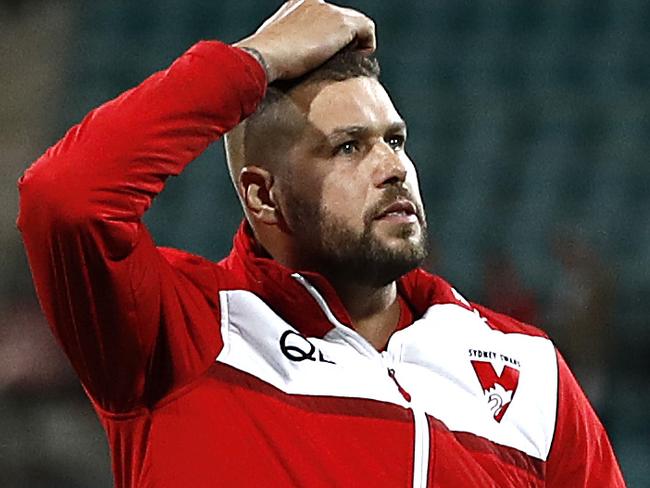 SYDNEY, AUSTRALIA - JUNE 21: Lance Franklin of the Swans walks from the ground after injuring his leg after the round 14 AFL match between the Sydney Swans and the Hawthorn Hawks at the Sydney Cricket Ground on June 21, 2019 in Sydney, Australia. (Photo by Ryan Pierse/Getty Images)