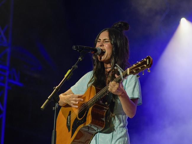 Amy Shark performs at the Scout Jamboree.