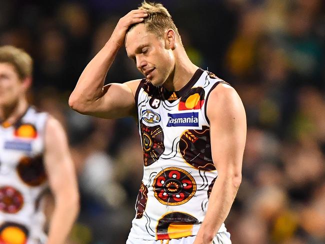 PERTH, AUSTRALIA - AUGUST 19: Sam Mitchell of the Hawks is upset with the loss during the 2016 AFL Round 22 match between the West Coast Eagles and the Hawthorn Hawks at Domain Stadium on August 19, 2016 in Perth, Australia. (Photo by Daniel Carson/AFL Media/Getty Images)