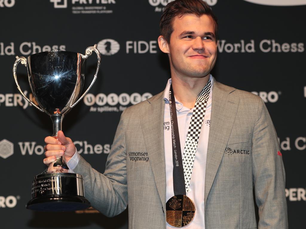 World chess champion Magnus Carlsen quits game after just one move amid  cheating controversy - CBS News