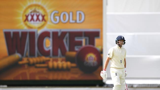 England captain Joe Root departs after being dismissed by Australian bowler  Nathan Lyon for 14 runs on Day 4 of the Third Ashes Test match between Australia and England at the WACA ground in Perth, Sunday, December 17, 2017. (AAP Image/Dave Hunt) NO ARCHIVING, EDITORIAL USE ONLY, IMAGES TO BE USED FOR NEWS REPORTING PURPOSES ONLY, NO COMMERCIAL USE WHATSOEVER, NO USE IN BOOKS WITHOUT PRIOR WRITTEN CONSENT FROM AAP