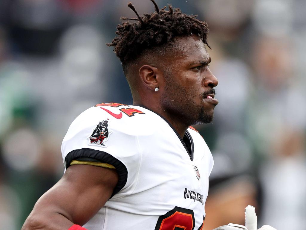 Antonio Brown 'No Longer a Buc' After Stripping and Quitting